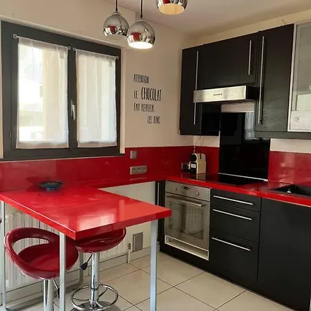 *marquer* 2 Chambres / Parking Apartment Annemasse