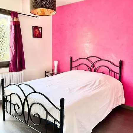 *marquer* 2 Chambres / Parking Apartment *